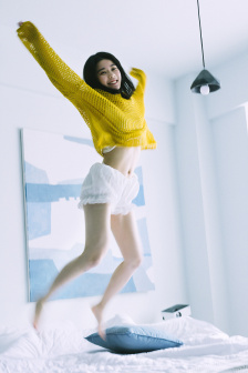 牡丹花下